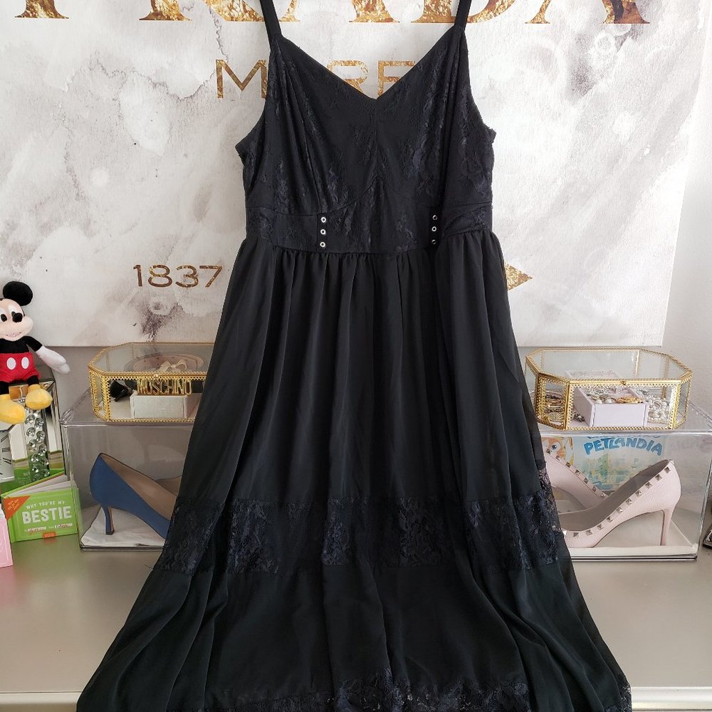 Gently Worn - Black Lace Midi Dress